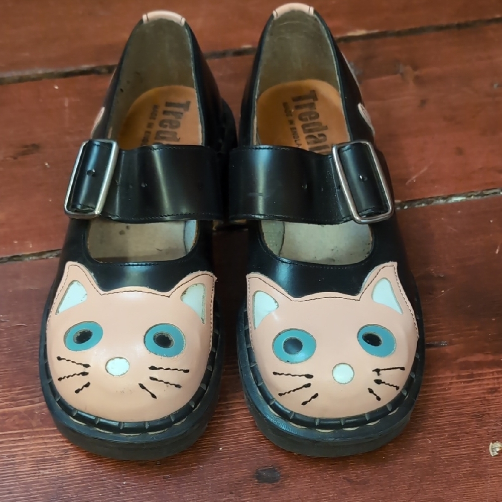 Adorable Cat Face Mary Jane Shoes - Black and Tan